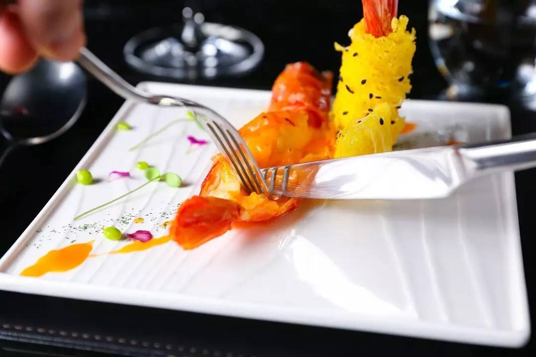 下关高颜值男服务员,招聘高颜值男服务员