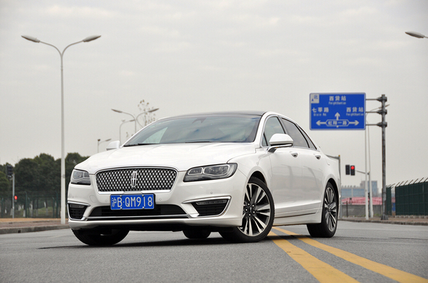 试驾林肯mkz视频,林肯mkz对比bba