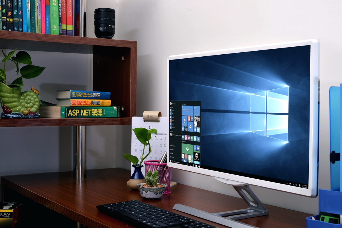 未到年二十八就扫除，晒一下我书房用的主力电脑