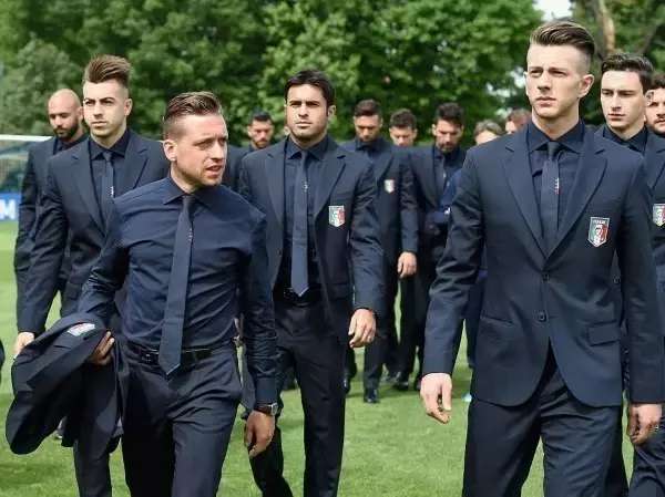 踢足球是真的帅,足球运动员帅气西装照