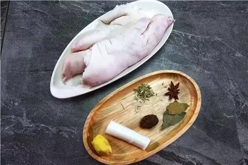 不卤的猪蹄怎么烤,如何卤出外面卖的那种猪蹄
