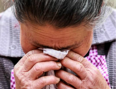 小孩头发长满了虱子,老人小孩头上长满虱子原因