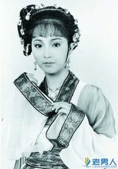 被周星驰捧红，与僵尸道长生死相恋的石榴姐，如今为何街边吃烤串