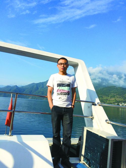 泸州市给全市人民拜年,四川泸州晚报