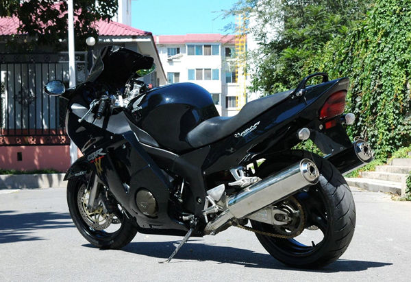 一代经典老款摩托车满满的回忆,摩托车一代经典情怀