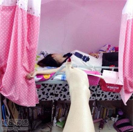 内涵图：胸是好胸，赞一个！