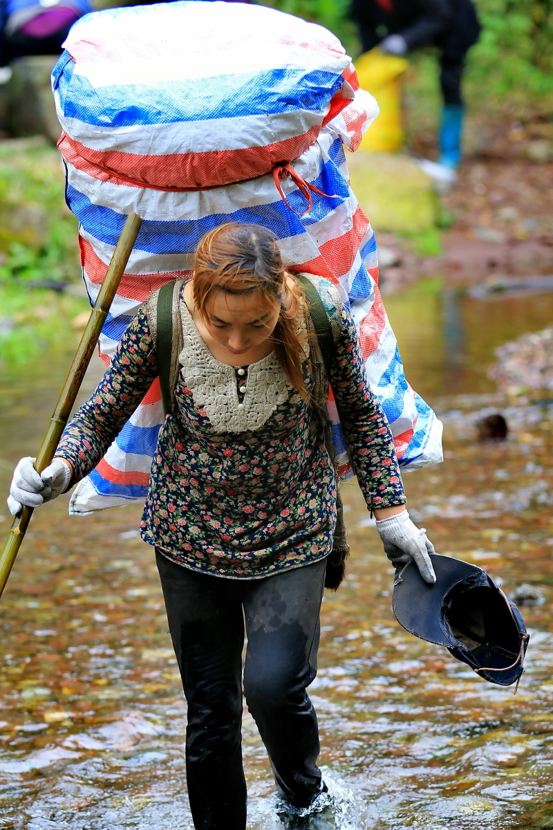 西部刀手,行走于中国道教神山四川洪雅瓦屋山,暗藏杀伐之气!