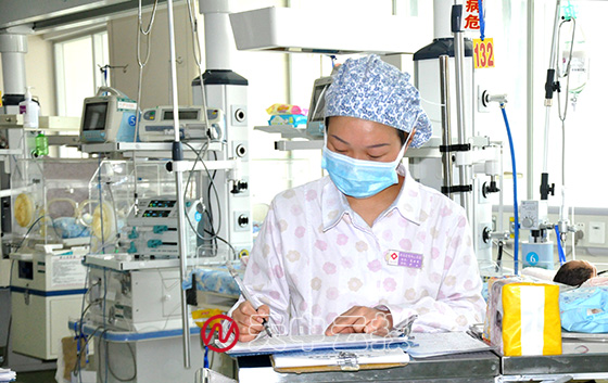 医院救治低体重早产儿,低体重患儿