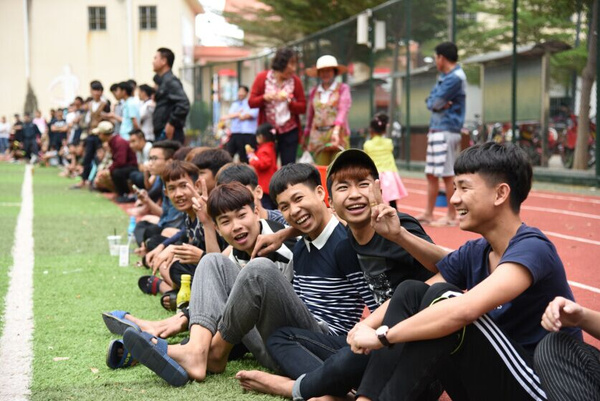 第一届“天岭杯”排球、足球邀请赛在天涯区开幕