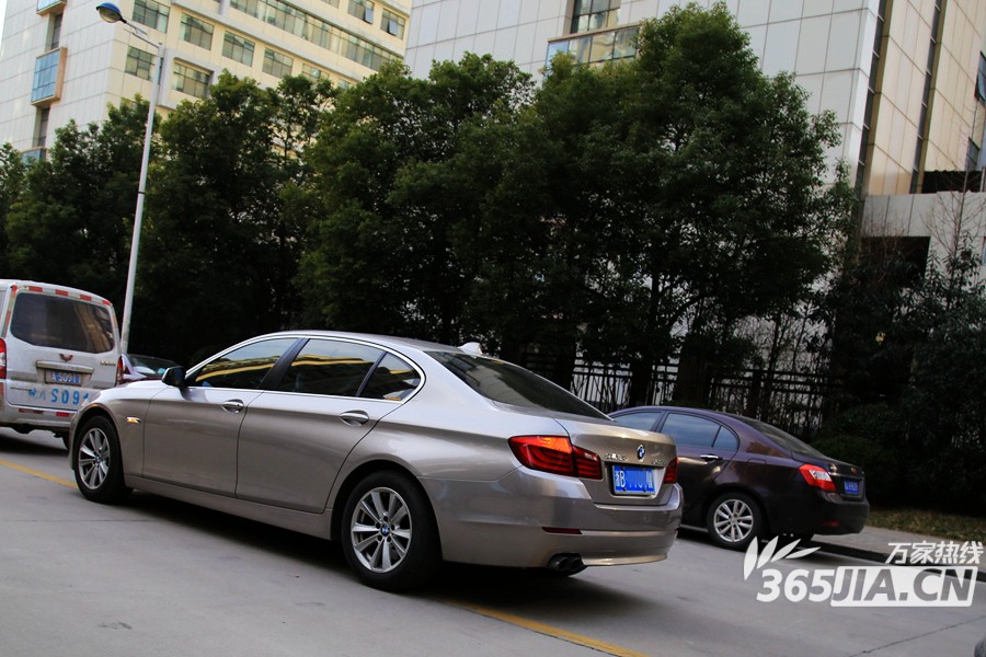 合肥八中开学校外豪车云集惊现“6666”“8888”车牌号