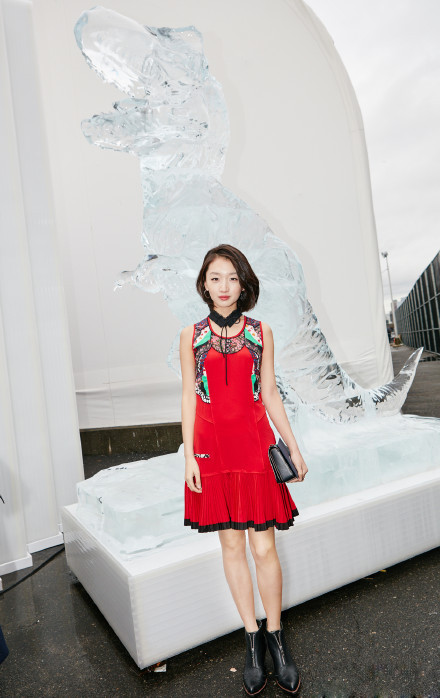 你以为只会做包的Coach，人家的衣服早就美翻天了！