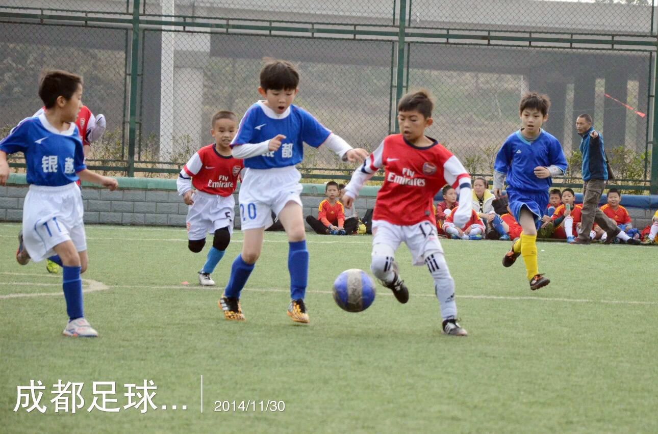 足球训练对小孩的成长有什么帮助,黎教练足球