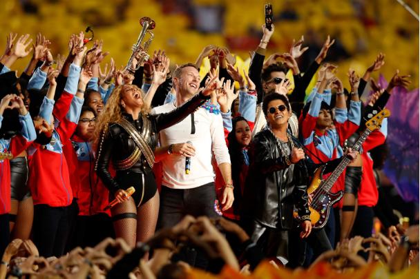 ladygaga碧昂丝雷哈娜,nfl超级碗中场秀ladygaga