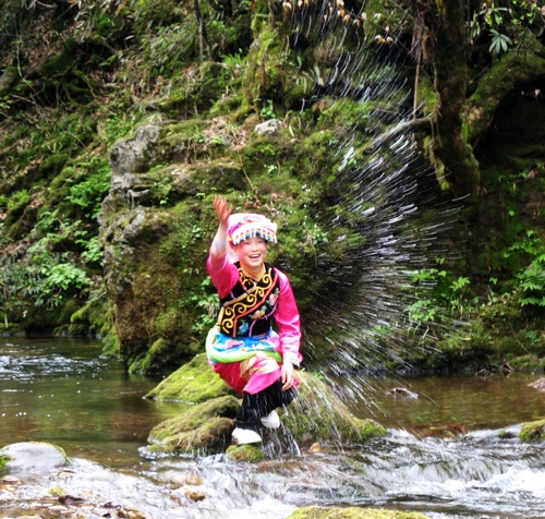 西部刀手,行走于中国道教神山四川洪雅瓦屋山,暗藏杀伐之气!