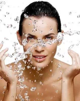 每天坚持这样洗脸没皱纹,怎么样的洗脸顺序不长皱纹