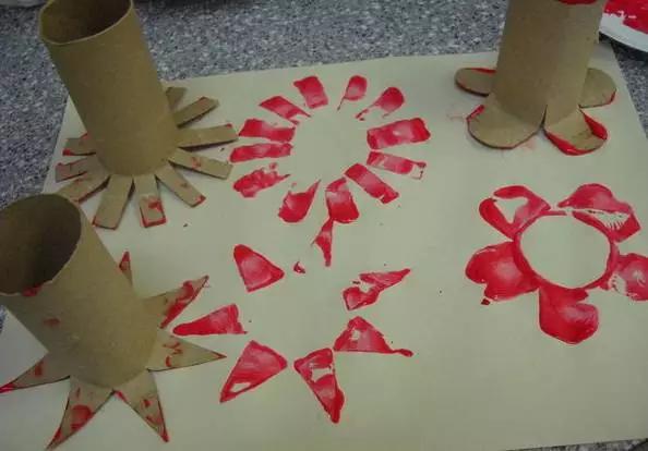 城会玩！这个妈妈卫生纸卷筒这么用，省下了一半玩具钱！