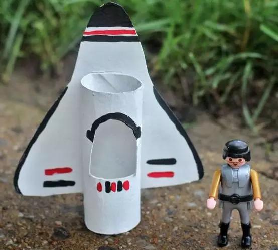 城会玩！这个妈妈卫生纸卷筒这么用，省下了一半玩具钱！