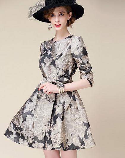 在时尚的浪口上，女人就要美如风景线！