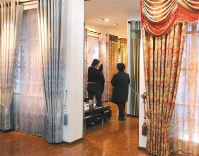 客厅窗帘布料选购注意事项,窗帘选购技巧罗马杆还是轨道的好