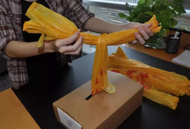 塑料袋收纳被子真空包装小妙招,收纳塑料袋的神器可手工制作