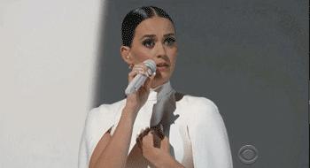 格莱美颁奖红毯走秀环节的即兴,格莱美奖2023颁奖典礼衣着