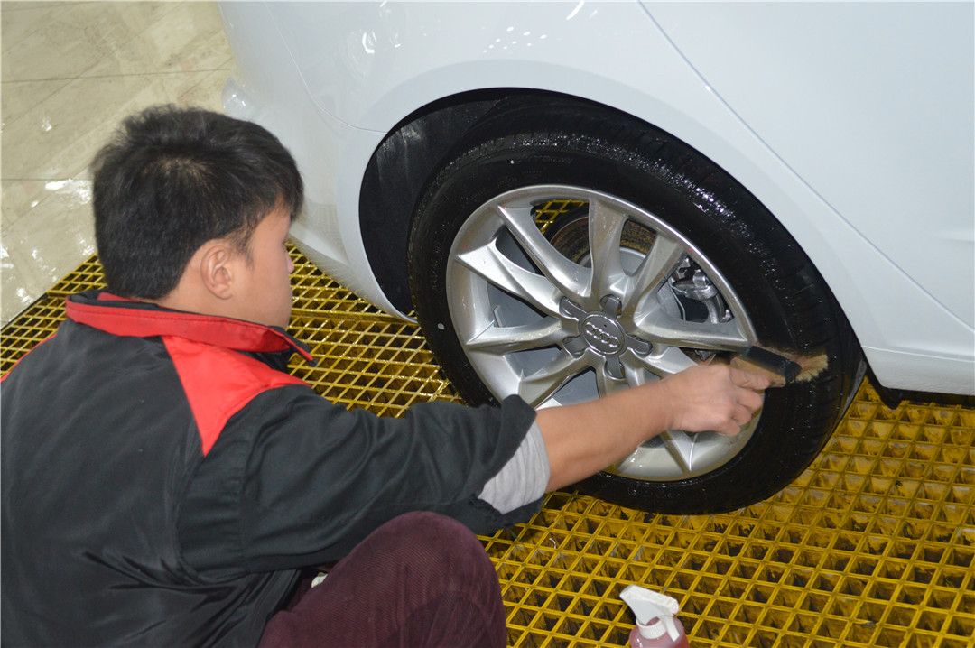 新年给爱车穿一层新衣，潇洒车镀晶体保护爱车