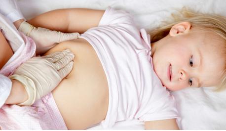 宝宝大便有血丝会是严重疾病嘛,宝宝拉粘液带血丝必须吃抗生素吗