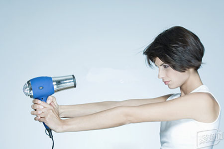 洗完头如何恢复原有发型电吹风为啥无可取代?