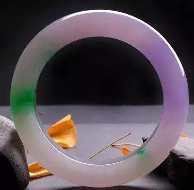 粉色紫罗兰翡翠,女人喜爱的珠宝