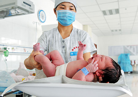 结合ppt讲解自然分娩的知识,分娩第二产程