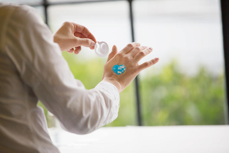 可以测量光照的智能贴片,美妆巨头欧莱雅要转型科技公司?