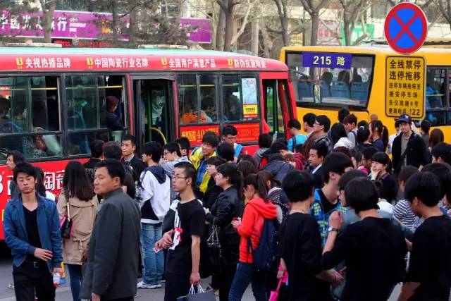 为啥女孩都喜欢去小寨逛,为什么说来西安一定要去小寨