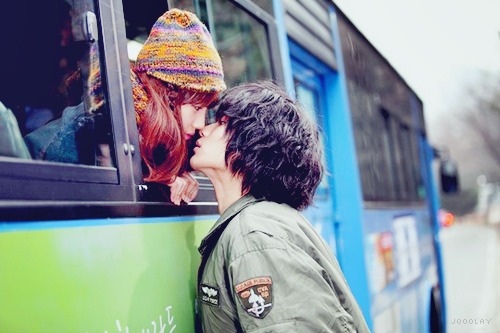 唯美的黑白浪漫海边情侣图片,情侣手牵手图片大全唯美伤感