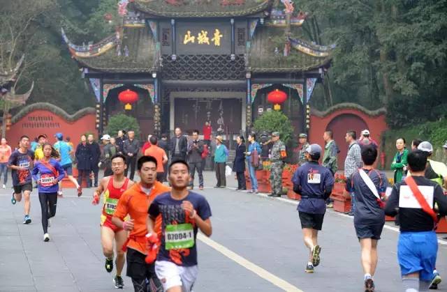 对不起，我们就爱待在成都！