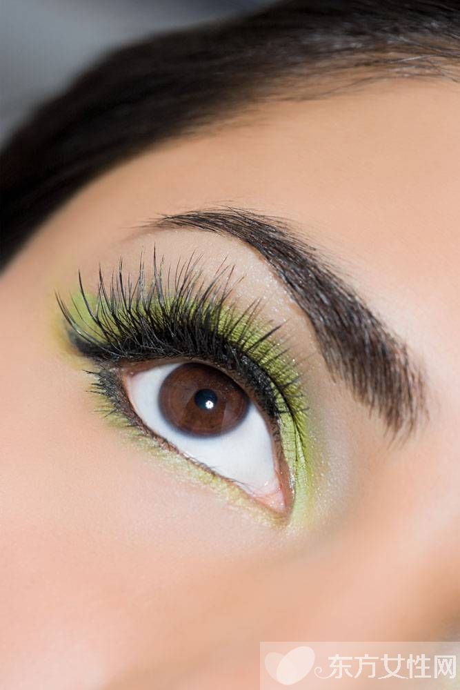 眼部的小细纹和额头上的小细纹,眼部细纹消除妙招4种方法帮助您