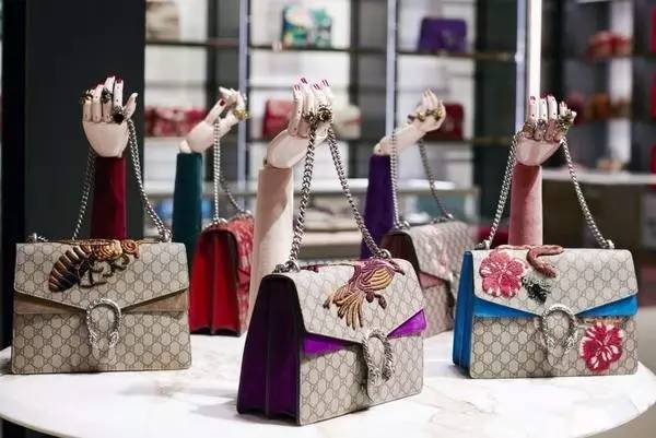 闃跨缁忓吀瑙嗛,闃跨绉嬬殑鏃跺皻鐢熸椿