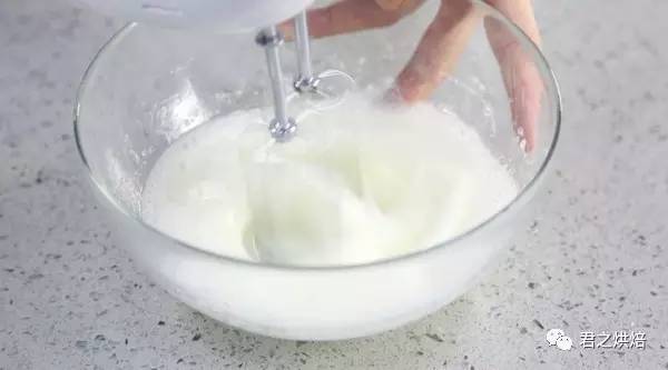 椰子油戚风蛋糕,6寸加8寸椰子油戚风蛋糕做法