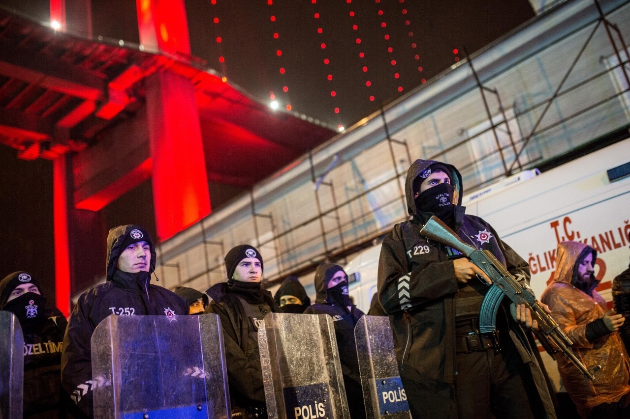 恐怖分子ak47真实开枪视频,ak47突击步枪袭击事件