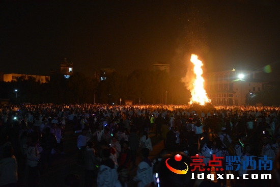 兴义八中跨年篝火晚会准备,兴义万峰林过年篝火晚会