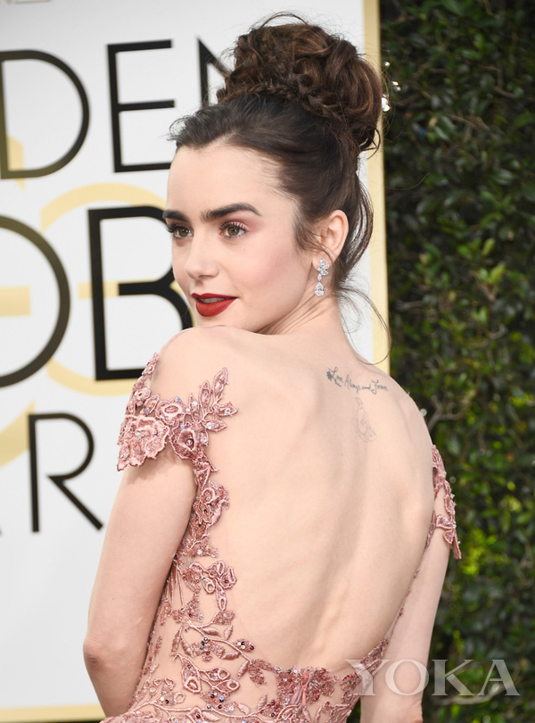 莉莉柯林斯化精致妆容,莉莉柯林斯兰蔻口红