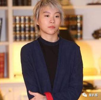 窦靖童孝顺,窦靖童照片被夸有个性