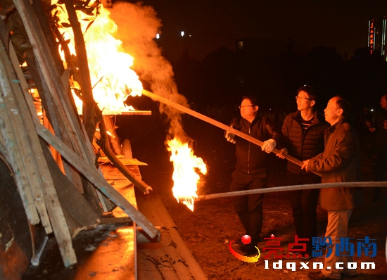 兴义八中跨年篝火晚会准备,兴义万峰林过年篝火晚会