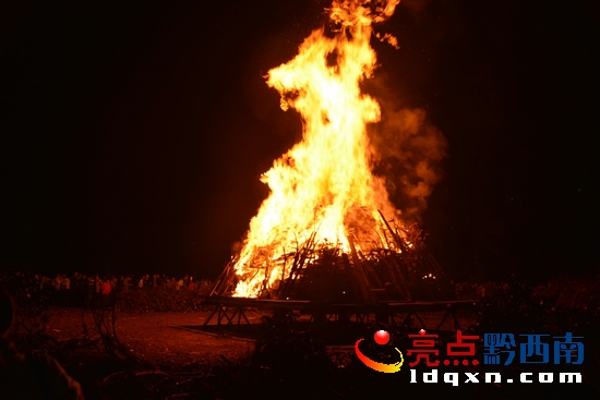 兴义八中跨年篝火晚会准备,兴义万峰林过年篝火晚会