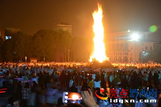 兴义八中跨年篝火晚会准备,兴义万峰林过年篝火晚会