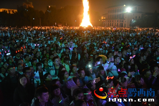 兴义八中跨年篝火晚会准备,兴义万峰林过年篝火晚会