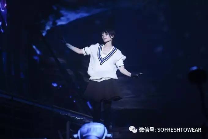 穿50公斤仙女服的王菲，就让她继续成为一段传说好了