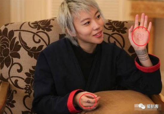 窦靖童孝顺,窦靖童照片被夸有个性