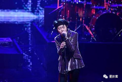 窦靖童孝顺,窦靖童照片被夸有个性