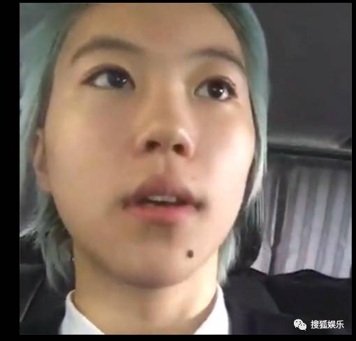 窦靖童孝顺,窦靖童照片被夸有个性