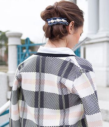 低盘发蓬松慵懒发型,长卷发怎么盘发简单好看